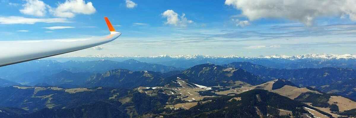 Flugwegposition um 12:19:52: Aufgenommen in der Nähe von Gemeinde Hohenau an der Raab, Österreich in 2057 Meter